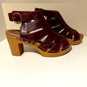 Dansko sandals size 7